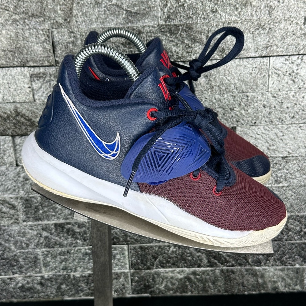 Nike Kyrie Flytrap 3 GS ‘Obsidian Gym Red’ 4Y